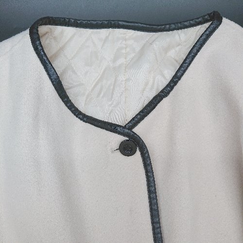 ■ AUNT MARIE'S フロントボタン スリット 裏地キルティング 長袖 パイピングコート サイズF アイボリー レディース E 【中古】