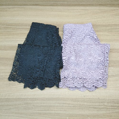 ◇ 《 UNIQLO まとめ売り2点セット サイズL バックジップ 総レース オフィスカジュアル スカート レディース 》 E 【中古】のサムネイル