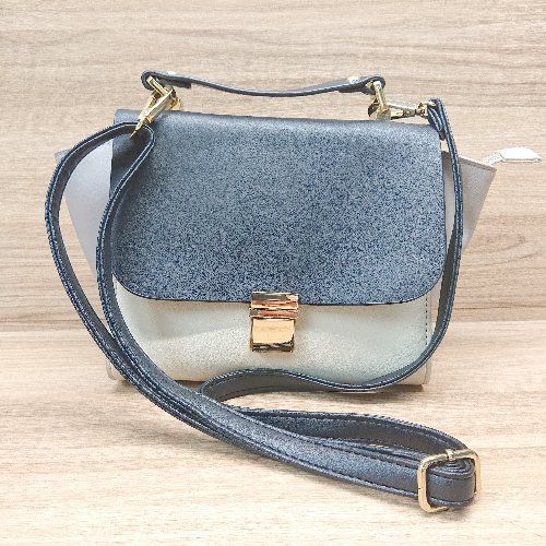 ◇ CECIL McBEE セシルマクビー 3配色 ポケット複数 かわいい ショルダーバック ベージュ系/ブラック レディース E 【中古】