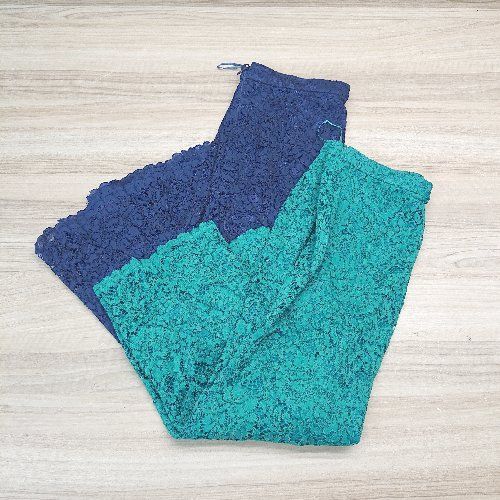 ◇ 《 UNIQLOユニクロ まとめ売り2点セット サイズL レース 裏地あり 綺麗め サイドファスナー スカート レディース 》 E 【中古】のサムネイル