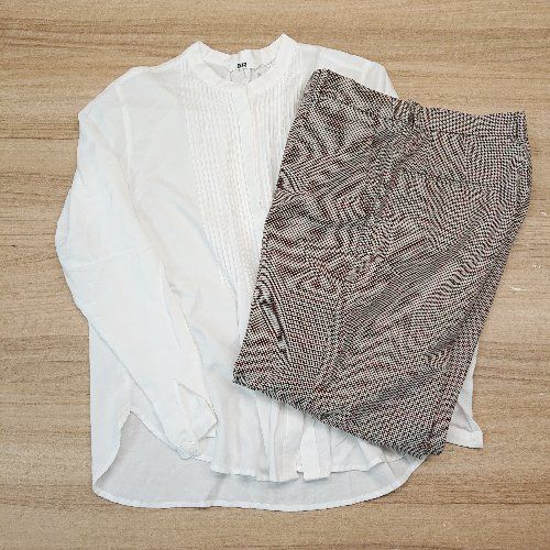 ◇ 《 UNIQLO ユニクロ まとめ売り2点セット サイズ混合 シンプル 綺麗めコーデ 大人女子 シャツ パンツ レディース 》 E 【中古】のサムネイル