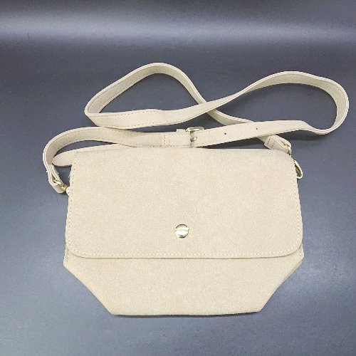 ◇ Θ HusHusH ショルダーバッグ ベー