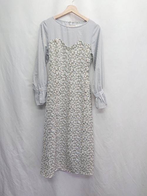 ◇ ⊂ NICE CLAUP ナイスクラップ 花柄総柄デザイン 長袖 ロング丈 ワンピース サイズF ライトブルー系 レディース E 【中古】