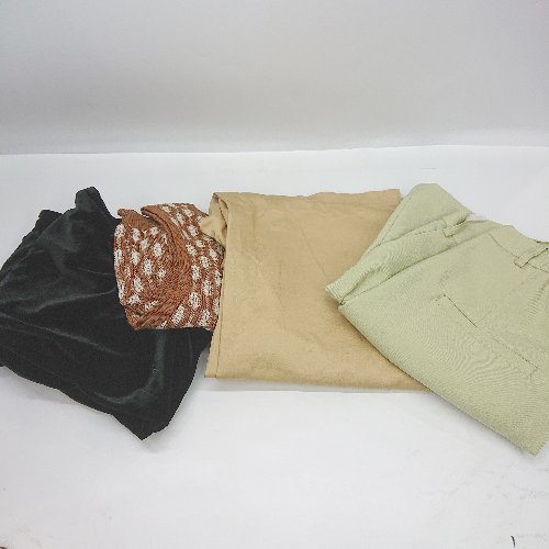 ◇ Θ 《 LOWRYS FARM ローリーズファーム まとめ売り4点セット サイズF,M ニットベスト パンツ レディース 》 E 【中古】 ◇ Θ 《 LOWRYS FARM ローリーズファーム まとめ売り4点セット サイズF,M ニットベスト パンツ レディース 》 E 【中古】