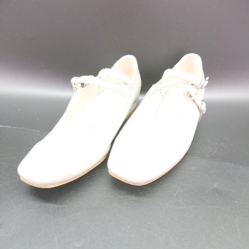 ◇ ⊂ Menue メヌエ スクエアトゥパンプス サイズ23 グレー系 レディース E 【中古】管理番号150703001322620250801ベースW/F付属品無靴底　全体に汚れ素材合成皮革系/合成底系ソール色グレー系サイズサイズ23梱包サイズ3宅急便運賃一覧表はこちらをクリック採寸サイズ底長：約24cm　底甲幅：約7cm　ヒール：約cmサイズガイドはこちらをクリックコンディションレベルCコンディション詳細はこちらをクリックコンディション詳細商品状態、状態の目安につきまして、あくまでも弊社基準による目安となっております。リユース品の特性上、大小様々なダメージが発生しており、全ての商品の全てのダメージ詳細を記載する事が難しい為、目安として記載をさせていただいております。二次流通品のご理解、ご納得を頂いた上、ご購入をお願い致します。