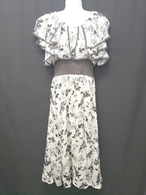 ◇ ⊂ 未使用 マジェスティックレゴン タグ付き 花柄 オフショルダー 膝下丈 ワンピース サイズXS ホワイト系 レディース E 【中古】