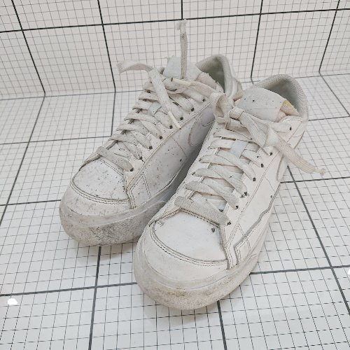 ◇ Θ NIKE ナイキ DJ0292-100 ウイメンズブレーザーLOWプラットフォーム サイズ22.5 ホワイト系 レディース E 【中古】