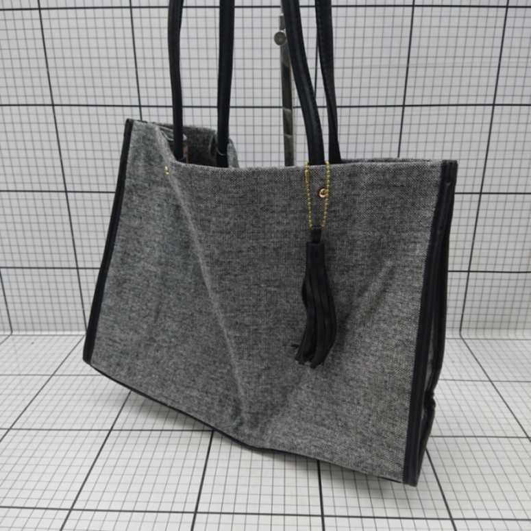◇ Θ grove グローブ ラメ感 タッセルチャーム トートバッグ ブラック系 レディース E 【中古】