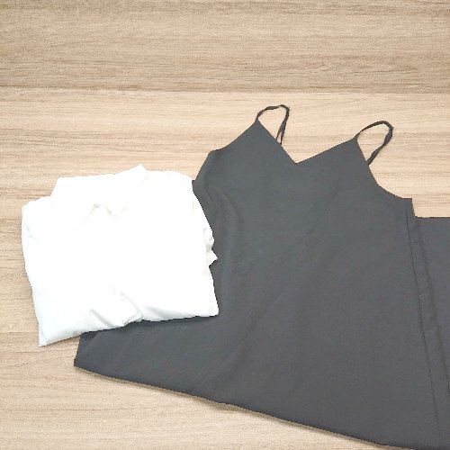 ◇ 《 GU ジーユー まとめ売り2点セット サイズS 無地 ワンピース レディース 》 E 【中古】