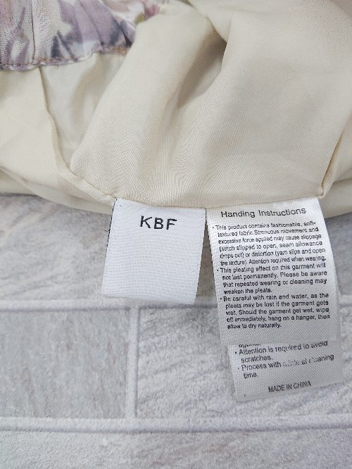 ◇ KBF ケービーエフ URBAN RESEARCH 総柄 膝下丈 プリーツ スカート サイズONE ベージュ マルチ レディース P 【中古】