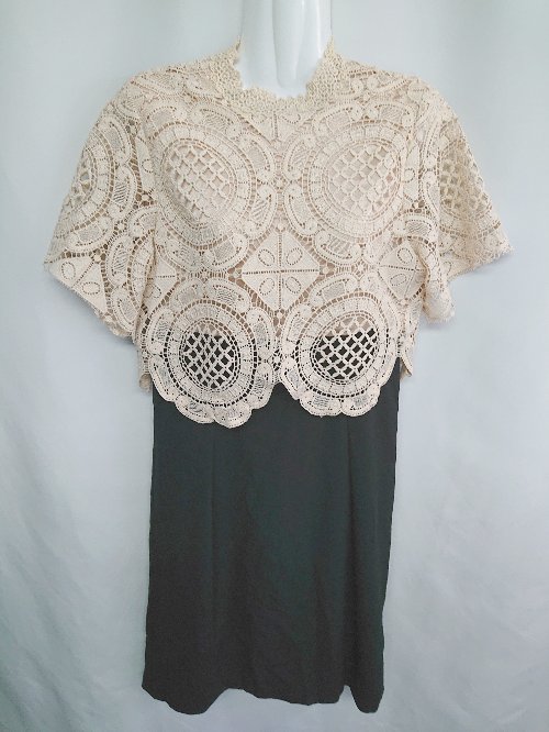 ◇ ⊂ Flolia フロリア 総柄 半袖 膝下丈 ワンピース サイズS ベージュ系 レディース E 【中古】