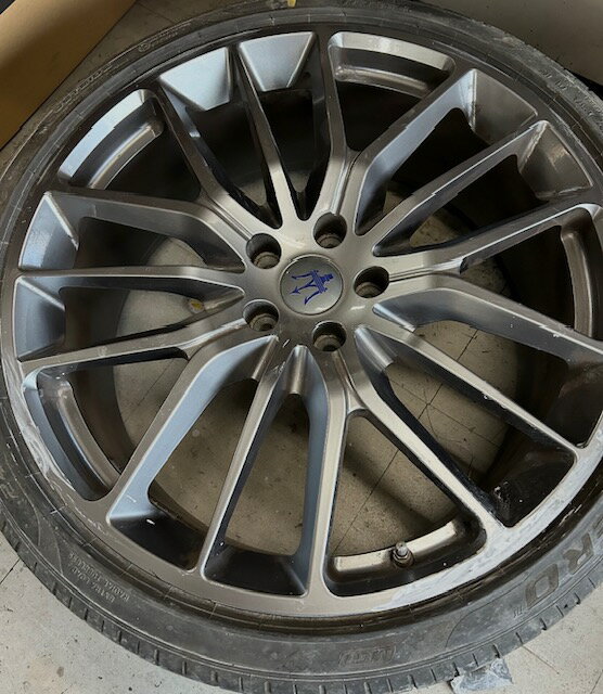 マセラティー　チターノ　ホイール色　ハイパーシルバーガンメタ　13ml　タッチペン　タッチアップ　ペイント　車 ホイール 傷 キズ 傷隠し キズ隠し 塗装 筆付き 色 DIY 塗料