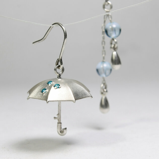傘と雫のピアス/イヤリングのサムネイル