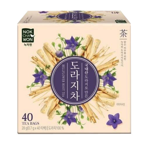 ✓パッケージデザイン等は予告なく変更される場合がございますので、ご了承ください。 内容物 28g(0.7g×40包入・ティーパック) 賞味期限 別途表示 保存方法 高温多湿を避け、直射日光の当たらない涼しい場所で保管してください。 原材料 キキョウ茶100％(韓国産) 商品説明 韓国産キキョウ100%のみを厳選し、本来の味と香りをそのまま再現して手軽に楽しめます。 韓国産キキョウの根で作った香ばしくてまろやかな味です。 緑茶園ならではのローストで苦味を香ばしく中和させ、老若男女誰でも簡単に飲めるように作りました。 [美味しい召し上がり方] 75℃くらいの水1カップにティーバッグ1個を入れて2分ほど煮出した後、ティーバッグを取り出してからお召し上がりください。 ※お好みで水の量と煮出し時間を調節してください。 原産国 韓国