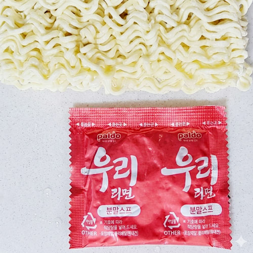 八道韓国食品のパルド ウリラーメン 102g×1個Paldo 八道 辛い 牛肉 韓国ラーメン インスタントラーメン 韓国食品 #｜アングル3