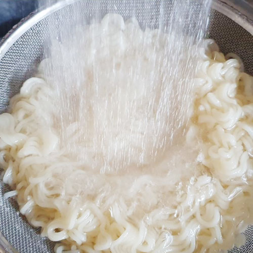 【まとめ買いお得】農心 ベホンドンビビン麺 1BOX=137g×20個 NONG SHIM 汁なしビビンラーメン 韓国ラーメン 韓国食品 # paldo-10005338 八道韓国食品 サンプル画像3