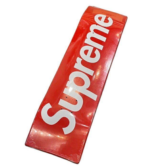 2022FW Supreme Uncut Box Logo Skateboard DETAIL ＞CONDITION： N ＞COLOR： Red ＞MATERIAL： - ＞付属品： - ＞在庫について： - SIZE ＞SIZE： Onesize ＞DETAIL： - INFOMATION ＞INFO： 2022FW Supremeの正規品です。 ※初期よりシュリンクの破れや小傷があるものもございます。予めご了承ください。 ITEM CONDITION 「キャンセル・返品につきまして」 ※当店では原則として注文間違い、お色味の相違、サイズ違いなどお客様都合でのキャンセルはお受けしておりません。お電話で問合せ頂きましても、対応いたしかねますのでご購入前に必ずご確認をお願い致します。 詳しくは「キャンセル・返品について」をご参照の上でのご注文をお願い致します。 「商品画像につきまして」 商品掲載画像は、照明器具を使って撮影しているため実際に目にした時と異なって見える場合がございます。 また、お使いのモニターや設定等でお色味が異なって見える場合もございますので予めご了承ください。 「中古品につきまして」 当店で販売しています中古品に関しましては入荷時に検品をしており特出したダメージに関しましては 商品ページ内に記載しておりますが、記載のない細かなほつれや若干の匂いなどがある場合がございます。 中古品の特性をご理解の上でご注文お願い致します。 商品の状態に関しましては必ずご注文前にお問い合わせください。 ※商品名の【中古】表記について 新古品（未使用品）の商品を楽天で販売する場合、商品名に【中古】を記載する義務があります。 当店で扱っている中古品は【Used Item / 中古品】のカテゴリー内、もしくは【ITEM CONDITION】のA,B,C,Dの商品を指します。それ以外の商品は新品未使用品の商品になります。