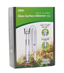 コンパクトなスタイリッシュ油膜処理器（水面のゴミほこり） ・市販の外部式フィルターの吸水ストレーナーの代わりに水面の小さなゴミやギラギラ油膜を吸い込む機能も併せもったスタイリッシュなガラス製のサーフェーススキマーです。 　（上部のクラウン部分と下部ストレーナー内パイプはPCプラスチック製です。） ・取り付け適合は市販の外部式フィルターで一般的に45～60cm水槽で使う流量のものでホース内径12mmを繋ぎます。 　形状上、縁無水槽の厚さ5mm or 6mmに適します。 ・水草レイアウト水槽で高く盛るようなレイアウト、また中の素材によって本品を取り付ける場所の水深を考慮し、下部のストレーナー部分の長さはやや短めにしてあります。 ※ガラス製品は繊細ワレモノです。 　ご使用前に製品BOX記載の使用方法、同梱の注意書きをお読み下さい。