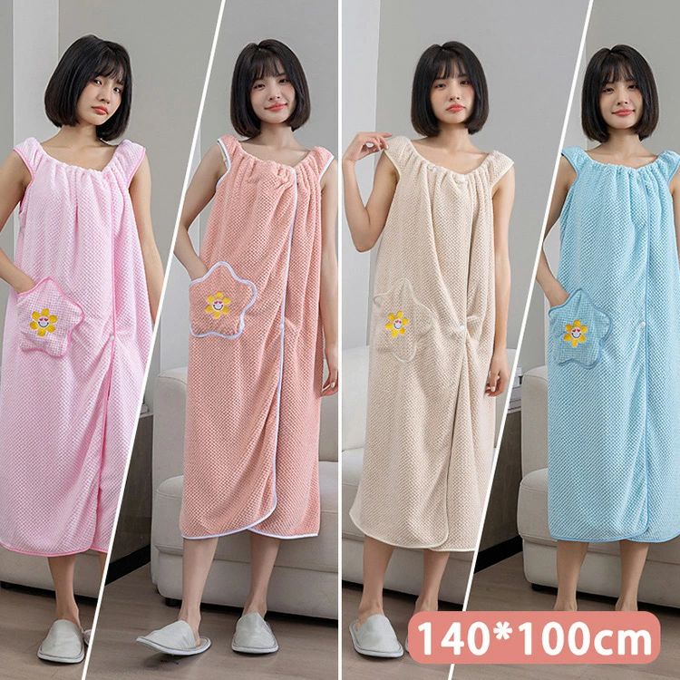 【商品説明】 サイズ（単位：cm） 100cm×140cm 重量：460g 素材 ポリエステル、その他 セット内容 バスタオル1枚 商品特徴 お風呂上りにすぐ着替えるワンピース風バスローブ。 この着れるバスタオルはお風呂あがりにサッと着ることができ、とっても便利なんです? 薄手の生地ですが吸水性に優れたマイクロファイバーを使用しているので、 タオルとしての機能もバッチリ。 体をひと拭きした後、そのままバスローブのようにお使いいただけます。 お風呂上りの時間をより快適なものにしてくれる注目のアイテムです。 ご注意事項 ◆ 商品写真はできる限り実物の色に近づけるよう加工しておりますが、お客様のお使いのモニター設定、お部屋の照明等により実際の商品と色味が異なる場合がございます。 ◆ 平置き計測となっておりますので、2・3cmの誤差が生じる場合がございます。 ◆ プリント生地の商品については、生地の裁断・縫製方法により写真と同様の柄が出ない場合がございます メーカー希望小売価格はメーカーカタログに基づいて掲載しています 不良品についての説明基づいて掲載しています