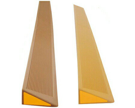 スロープ 段差解消 バリアスロープ 30 （幅82×奥行7.5×高さ3cm） サンセイ │ 樹脂製 スロープ 段さ解消 転倒防止 バリアフリー 転倒対策 高齢者 子ども 介護用品 住宅改修 お年寄り 老人 つまづく 転ぶ 在宅介護 病院 老人ホーム デイサービス 施設 お店 会社 店舗 店頭