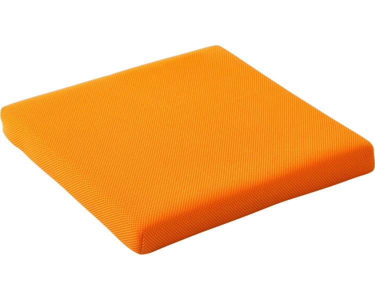 ●サイズ／幅40×奥行40×厚さ4.5cm●重さ／400g●材質／カバー：（表）ポリエステル・（底）PU、本体：高反発ウレタン●生産国／中国★別売替カバー：無し・底付きしにくい高反発ウレタン使用。・カバー裏面には滑り止め加工を施しています。・通気性に優れたメッシュ生地のカバーは洗濯可能。※カバーのみ洗濯可、脱水不可です。【美和商事】