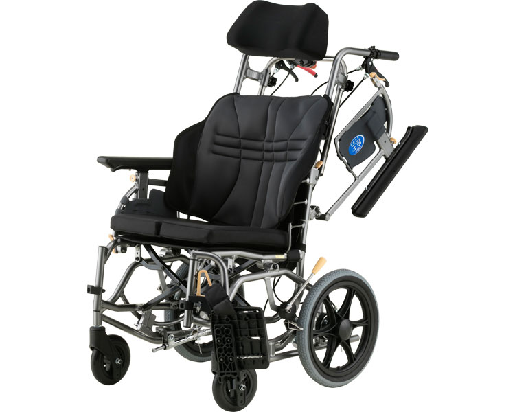●サイズ／全幅60×全長105×全高102〜131cm、座面：幅40×奥行38cm、前座高：42・44・46cm●車輪サイズ／前輪6×後輪14インチ●重さ／18.9kg（座クッション除く）●材質／アルミ●最大使用者体重／100kg●標準機能／折りたたみ、背折れ、ティルティング、クッション、スイングアウト、介助ブレーキ、ひじ掛け跳ね上げ、ノーパンクタイヤ●生産国／中国・座るだけで自動的に背シートの張り調整を行うオートフィットシステムを採用。・ティルトタイプで長時間の乗車をサポート。・アームサポートはボタンによる高さ調整式です。【日進医療器】
