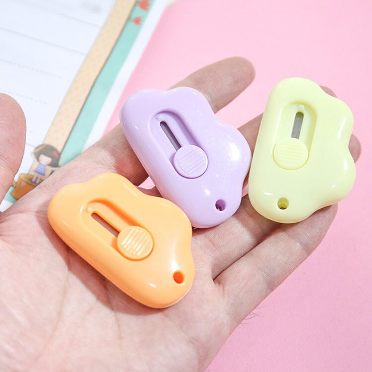 段ボールカッター くも 3個セット 文房具 ミニカッター ダンボールカッター かわいい おしゃれ ペーパーナイフ 北欧 女子文具 カッターナイフ 箱開封 便利グッズ 雑貨 軽量 ストラップ穴 送料無料 papass-10005959 APAAPA サンプル画像3