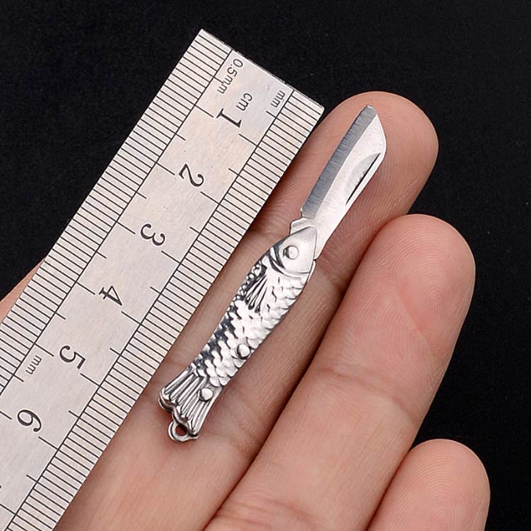 ミニナイフ 折り畳みナイフ キーホルダー カッターナイフ 折りたたみ 真鍮 ダンボールカッター ステンレスナイフ 段ボールカッター ミニカッター ストラップ穴 箱開封 雑貨 アウトドア 便利グッズ 送料無料 papass-10005961 APAAPA サンプル画像3