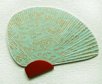 京染和紙の小さいうちわちどりうちわ＜波に花：灰水色＞のサムネイル