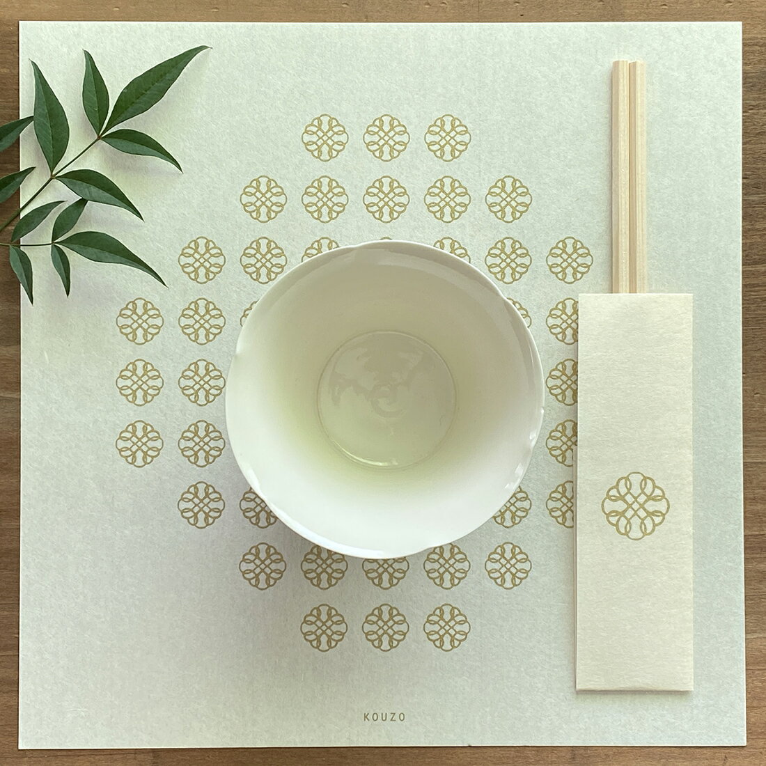 お膳敷紙 こうぞ 2枚入り 全2色 華紅 華金 ランチョンマット 敷紙 ペーパー プレースマット プレイスマット ティーマット カフェ 和モダン おしゃれ シンプル 洋食 和食 おうちごはん お祝い お正月 おもてなし 美濃和紙 3