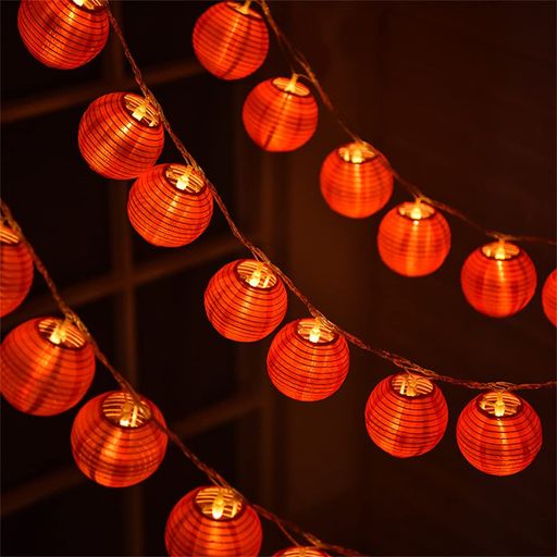 【提灯電球】赤色のミニ提灯デザインの電球、お祭り、新年、クリスマス、ハロウィン、お盆、結婚式、誕生日などの祝日に大活躍! 【ソーラー式】太陽光直射で充電、電気代を節約する。光センサーでボタンをNOにして、夜間自動点灯できます。連続点灯約6-7時間。 【IP65防水】ミニ提灯は布製、イルミネーションライトは防水材を採用することで、防塵や防水が可能、雨や雪の天気でも問題なく使えます。 【取付き簡単、無配線】コンパクトに折りたためるちょうちんなので、使用する時に簡単に装着でき、また、面倒な配線がないため、屋外使用に大変便利です。 【きれいな装飾】提灯直径約7cm、5mと6.5m電球間距離15cm、7m電球間距離10cm。ご家庭やお店、キャンプ、広場やパーティ会場を綺麗に彩ります、お祭りなどを飾るには理想的なイルミネーションライトです。雰囲気作り用に最高。