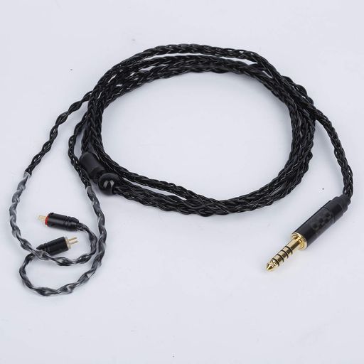 線材に伝送ロスを抑え、クリアでレンジの広い特性のOFC導体に鮮やかで伸びのある高域と解像度の向上を可能にする銀メッキ加工を施し8芯で編込みをした高品質リケーブルです。 信号伝送ロスを最小限に抑え音の劣化を少なく、音の広がりや奥行き感を向上、高域から低域までバランスに優れた音質で臨場感溢れる音場を表現します。 サウンドに関しては、解像感と定位感に優れ、音のメリハリ感が特に良く、音楽を聞きながら、目の前で歌っているような臨場感が溢れています。 柔らかくしなやかな素材が使用されているため取り回しは良好、後々ケーブルに巻き癖が付いたりといった心配もしない。 超軽量でも耐久性を確保。イヤフォンケーブルには長期使用に耐える。 高品位プラグにより、音の広がりや低音の音圧バランスを最適化し、引き締まった低音とクリアな中高音を再生し、分離能力を最大限に発揮させます