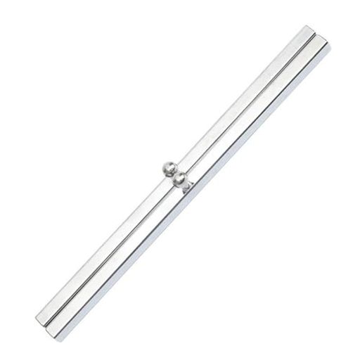 「商品仕様」素材:スチール製、サイズ:9*9*215mm、重量:132g/本、数:2本セット 「大判の紙に適用」つまみ付き 、長いサイズで、絵を描いたり、書道を練習したりするときに大判の紙を保持するのに使用できるオフィスのペーパーウェイトです。 「高品質」この文鎮は丈夫なスチール製で作られており、滑らかな表面とエッジがあり、優れた耐久性を持ち、錆びにくく、手触りも良くて、長期間にわたって使用できるようになっています。 「安定性」132gの適度な重量があり、紙をしっかりと押さえることができます。書き込みや作画などの作業を行う際に、紙を安定させ、作業を高めるのに役立ちます。 「用途の広さ」文書作業における紙押さえ用途に適しているだけでなく、書道、水彩画、クラフト制作などのアート分野でも、重要な道具となります。