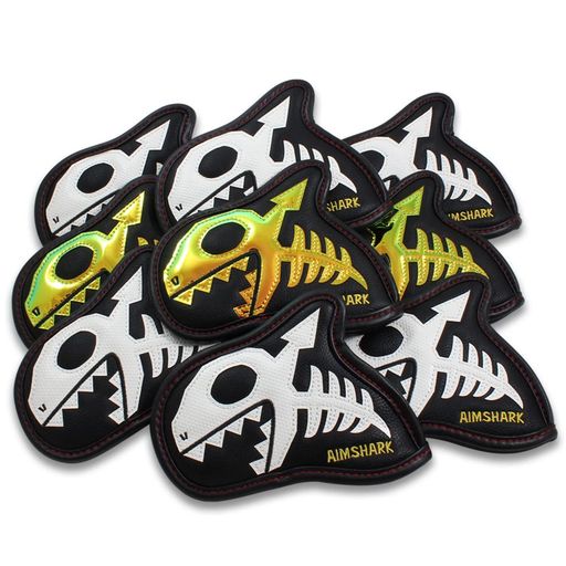 1. 「Aimshark」アイアンカバーは、ゴルフクラブを損傷から守ります。 2. 「Aimshak」シャークフィンのデザインは、ハンドルのように簡単に着脱できます。 3. 「Aimshark」カバーはサメの骨の形を設計しました。 ホワイト:質感のあるレザーレイヤーデザイン。 レインボー : ライトにより色が異なります。 4. クラブ番号はカバーの裏側にあります。 5. ゴルフヘッドカバーをマグネットで固定し、クラブから落ちないようにしてください。 6. セット:[4、5、6、7、8、9、P、A、S]またはピース番号: [3、4、5、6、7、8、9、P、A、S、X]