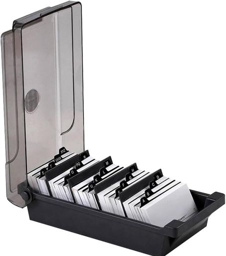 材質:ABS樹脂;サイズ:24x12x7.5cm;カラー:ブラックグレー 用途:名刺の整理。アルファベット順に並べられたカードデザインで、すっきりと整理された収納が可能です。 シンプルなデザイン:精巧な作りで、耐久性にも優れています。 仕切り付きリーフデザイン:4つのコンパートメントで分類管理が可能(四つ葉デザイン)。カードはアルファベット順に整理されます。 用途:会議、オフィス、展示会、イベント、ショッピングモール、会社、病院、学校、ビジネスなど。