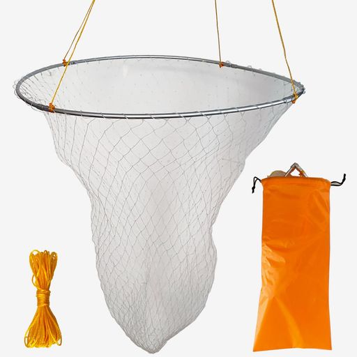 1. 【高所釣りに最適な大型落としタモ】PRO FISHINGのタモ網は、防波堤・橋・船上など足場の高い場所で活躍する落としタモ設計。80x80cmのワイドフレームに深さ110cmのナイロンネットを採用し、シーバスや青物などの大型魚も確実にキャッチ。ネットが深いため跳ね逃げを防止し、高所からの操作でも安心です。 2.【魚に優しいナイロンネット】 柔らかなナイロンネットは、魚の鱗や粘膜を傷つけにくく、リリース時もストレスを軽減します。水を吸いにくく、軽く振るだけで乾きやすいため、鮮度維持や衛生面にも配慮。耐摩耗性に優れたナイロン素材で、紫外線にも強く、屋外での長期使用にも耐えます。 3.【錆びない・丈夫な合金ジョイント】ステンレスよりも強度・耐食性に優れた特殊合金を接合部に使用。海水や雨にさらされてもサビにくく、長期使用でも安心の耐久性を実現しました。 4. 【コンパクト収納で携帯性抜群】ねじれに強く、折り畳み時わずか57x24。落としタモでありながら驚異のコンパクトさ。も軽量設計330(g)で、バッグに入れて船や磯場へ簡単持ち運び。