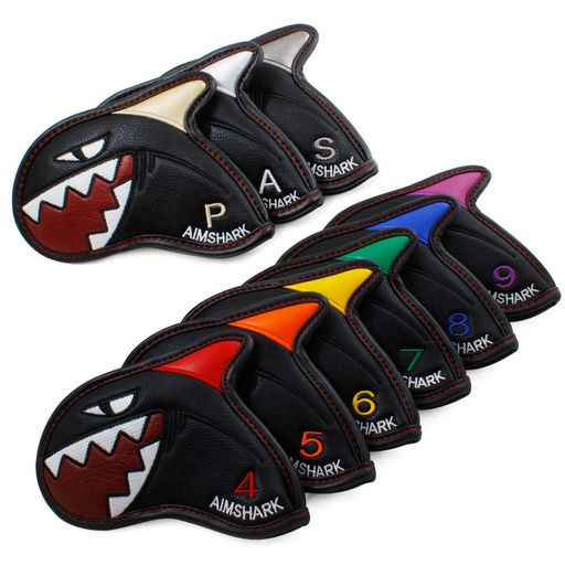 1. AIMSHARK カラーリングアイアンカバーはサメをモチーフにして面白く実用的なスタイルでデザインされた。 2. 上品な生地を使用しているので質感が柔らかく、 精巧な刺繍で完成度に優れる。 3. 厚手の生地でクラブを安全に保護し、磁石が内蔵されていて着脱しやすい 4. サメのひれの部分はそれぞれ違うカラーで ゴルフクラブを区分しやすく、取っ手の役割で素早く着脱が可能だ。 アイアンカバーは計9つの構成だ。 4,5,6,7,8,9,P,A,S