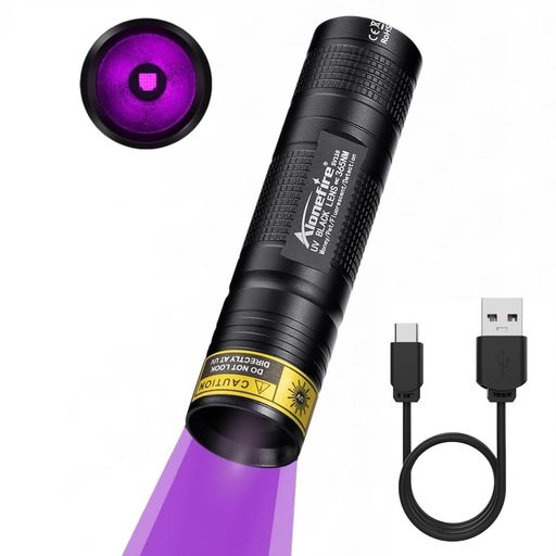 【高品質365NM UV LED】本UVライトは高品質365NM UV LEDを光源として採用し、驚異的な3W消費電力と600MW発光パワーを実現。これにより専門用途向けのプロフェッショナルブラックライトとして機能します 【ブラックUVフィルターレンズ】本ウッドランプは強化加工されたブラックフィルター光学レンズを搭載し、環境光を遮断。より純度が高く強力な紫外線を実現します 【高品質アルミ合金筐体】本体ケースには高品質アルミ合金を採用し、放熱性能を大幅に向上。ランプビーズの寿命を延長し、ブラックライトの信頼性と耐久性を高めています 【USB C充電式】USB C充電ポートを搭載。プラグの向きを気にせず充電可能で、より便利で簡単な充電を実現。充電インジケーターで電源の充電状態を確認でき、充電プロセスをより安全にします。内蔵の高容量充電式バッテリー 【幅広い用途】ペットの尿検出用ブラックライトは強力で長持ちし、肉眼では見えない蛍光物質の検出に適しています。猫の尿/ペットの尿チェック、猫の真菌検出