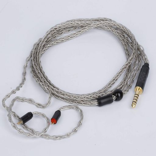 線材に伝送ロスを抑え、クリアでレンジの広い特性のOFC導体に鮮やかで伸びのある高域と解像度の向上を可能にする銀メッキ加工を施し8芯で編込みをした高品質リケーブルです。 信号伝送ロスを最小限に抑え音の劣化を少なく、音の広がりや奥行き感を向上、高域から低域までバランスに優れた音質で臨場感溢れる音場を表現します。 サウンドに関しては、解像感と定位感に優れ、音のメリハリ感が特に良く、音楽を聞きながら、目の前で歌っているような臨場感が溢れています。 柔らかくしなやかな素材が使用されているため取り回しは良好、後々ケーブルに巻き癖が付いたりといった心配もしない。 超軽量でも耐久性を確保。イヤフォンケーブルには長期使用に耐える。 高品位プラグにより、音の広がりや低音の音圧バランスを最適化し、引き締まった低音とクリアな中高音を再生し、分離能力を最大限に発揮させます
