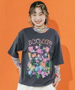 カラフルな花がたくさん咲いたプリントがポップなTシャツ★