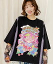 両サイドに配色テープを叩きつけたプリントTシャツ★