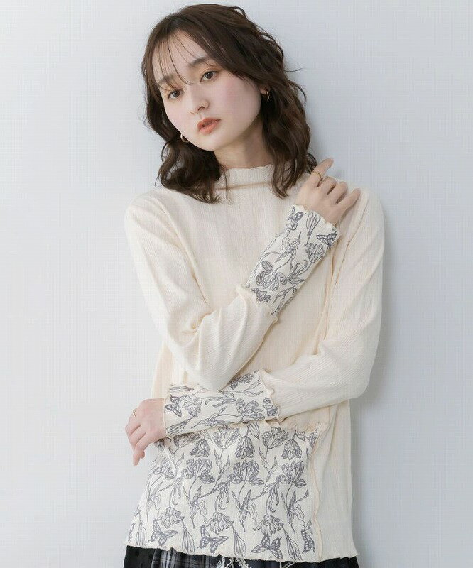 ★新作★【is ScoLar イズ スカラー】561204 花蝶柄テレコ素材メロウ入りインナー Tシャツ シック フェミニン 原宿系 個性的【パッパドゥドゥ】