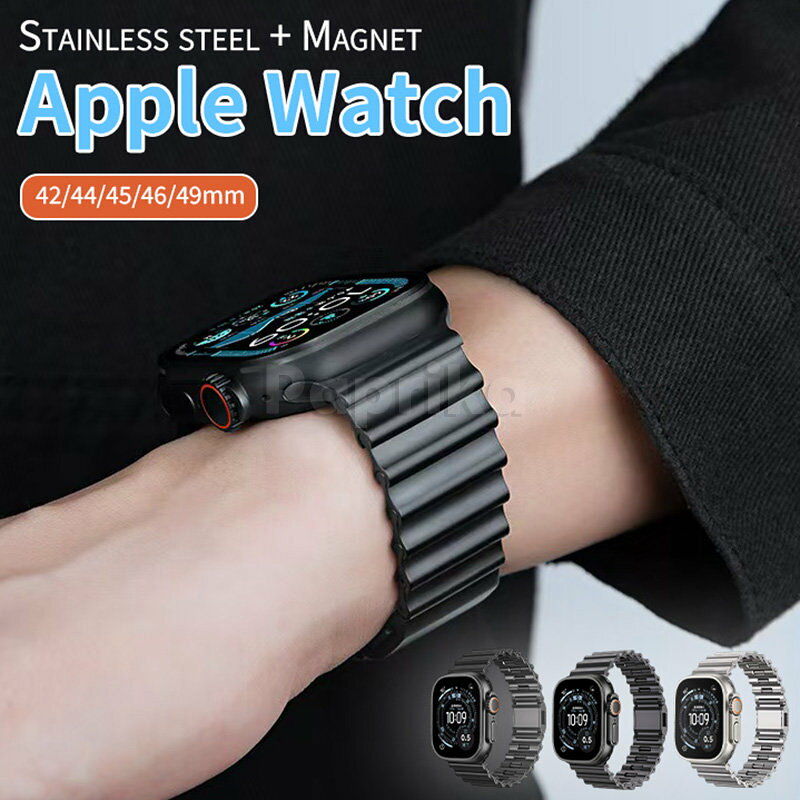 商品説明素材ステンレス+磁石対応機種Apple Watch 12Apple Watch Series Ultra3（49）Apple Watch Series Ultra2（49）Apple Watch Series Ultra（49）Apple Watch Series 11（46）Apple Watch Series 10（46）Apple Watch Series 9（45）Apple Watch Series 8（45）Apple Watch Series 7（45）Apple Watch Series 6（44）Apple Watch Series 5（44）Apple Watch Series 4（44）特徴★【工具不要で即サイズ調節】面倒なピン抜き作業は一切不要。ボタンを押すだけでコマ調節ができ、誰でも簡単・スピーディーに長さを変更可能。★【その場でジャストフィットに調整】外出先でもサッと調整できるため、季節による腕周りの変化や、運動時・日常時でのフィット感の切り替えにも便利。★【高い安定性を維持】専用ロック構造でしっかり固定。調節が簡単でも強度はしっかり、日常の動作でも外れにくい安心設計。★【見た目はスマートなまま】調節機構が目立たず、デザイン性を損なわない仕上げ。ビジネスにもカジュアルにも馴染むスタイリッシュな外観。★【交換も装着もワンタッチ】Apple Watchの専用コネクターと組み合わせることで、装着・取り外しもスムーズでストレスなし。注意事項●モニターの色と実際の色が異なることがございます。あらかじめご了承ください。●画像はイメージであり、商品の仕様は予告なく変更される場合がありますので予めご了承ください。●万が一在庫切れや入荷待ちとなる場合は別途メールにてご連絡いたします。 金属アレルギーに関する注意※金属アレルギー対応商品でございますが、すべての方にアレルギー反応が起こらないことを保証するものではございません。※使用中にかゆみ・かぶれ等の異常があらわれた場合は、直ちに使用を中止し、医療機関を受診してください。対応機種：apple watch 12 / apple watch ultra