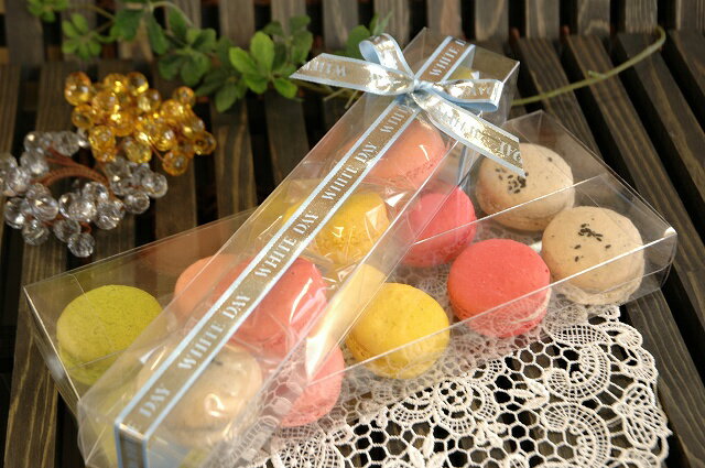 1セット入数 1巻 サイズ 13mm×25m（幅×長さ） 材質 ポリエステル 特長 ホワイトデー柄のリボンです。 このリボンはラッピング・ディスプレイ用に製造されたものです。 使用条件によってはほつれたり、汚損を生じる恐れがございますので、ご注意下さい。 ※数量限定の為、在庫なくなり次第販売終了となります。予めご了承下さい。・・・*…**・Happy White day・**…*・・・ ホワイトデー柄のシンプルなリボン★☆