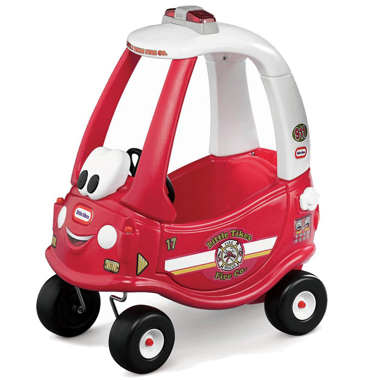 商品説明 メーカー Little tikes 商品名 Ride & Rescue Cozy Coupe 型番 644948 サイズ (約)75L×42W×85H cm 重さ 8kg 対象年齢 1歳半から5歳頃（23kg）まで(メーカー参照) 安全基準 消費者製品安全性改善法適合(CPSIA) 米国安全基準適合(ASTM) 材質 プラスチック 生産国 Made in USA 仕様 お家の中は勿論、公園やお買い物が楽しくなる乗用玩具！ お子様自身で足漕ぎ、疲れたら、パパママが手押ししてあげる事も お友達の大注目間違いなし！ お誕生日プレゼントやクリスマスプレゼントにもオススメ。 ・ドリンクホルダー付き ・足蹴りが出来ない小さなお子様は、フロアカバーを使用しベビーカーの様にお使い頂けます ・360度回転の前輪タイヤは凸凹道もスムーズ走行 ・開閉式ドアは内側からロックが可能 備考 ・ラッピング不可 ・組立必要/説明書図解（英語表記） ・入荷時期によりデザイン・カラー変更の場合がございます。 ・小さなパーツを含む場合がございます、お子様から離れて大人の方が組み立て下さい。 ・組み立て時に加工が必要な場合や、ボルト・ネジなどを別途お手配頂く場合もございます。 ・輸入品特有の製造上のキズ、塗装剥がれ等や輸送時の外箱ダメージが見受けられる場合がございます。 ・メーカー出荷時の状態により、箱を修繕しお送りする場合もございます。 ・ご使用時、必ず大人の方がそばで付き添って下さい。 ■画像と商品が一部異なる場合もございますのでご了承ください。 ■在庫数、価格は日々変動いたします。 ※お買いもの前に必ずご確認ください。 ■アメリカ製品について ■お買い物ガイド 【検索キーワード】 送料無料 乗用玩具 ベビー キッズ 押し手 足こぎ 乗用玩具 乗り物 のりもの 人気 Cozy Coupe 誕生日 クリスマス プレゼント paranino パラニーニョ ぱらにーにょ