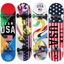 商品説明 メーカー Kryptonics 商品名 Team USA 31" Olympic Series Skateboard デッキ 31×7.75 inch トラック 5inch アルミニウム ハンガー＆ベースプレート ウィール 53mm x 29mm ソフト PU ウレタン ベアリング カーボンスチール ABEC 5 グリップテープ 80 AB ブラック 対象年齢 8歳から90kgまで(メーカー参照) 仕様 これからスケートボードを始めたい！というお子様、大人のぴったりな アメリカのウィール・メーカーとして有名なスケボー業界老舗のクリプトニクス社の コンプリート スケートボードです。 組み上げ済みの完成品スケボーなので、開梱後すぐに乗ることが可能です。 日本未入荷！TEAM USA Tokyo 2020 Olympics オフィシャルライセンス 【ご注意】 ※スケートボードは安全な場所でご使用ください。 （1） 公園など障害物の無い安全な場所でご使用ください。 （2） 必ずヘルメット等の保安部品を装備し、大人の方と一緒にご使用ください。 （3） 公道や人混みの中、又は交通が頻繁な道路においての使用はしないでください。 （4） 坂道でのご使用はお避けください。又、近くに段差やくぼみ、溝がある場所でのご使用はお避けください。 （5） 夜間、視野の悪い時、雨等の悪天候の日のご使用はお避けください。 （6） ネジ等の緩みがないか安全点検してください。 備考 ・化粧箱には入っていない商品です。 ・ラッピング対応((ギフトラッピング専用ページ ラッピング 大きいサイズ)を商品と一緒にご購入下さい。) ・小さなパーツを含む場合がございます、お子様から離れて大人の方が組み立て下さい。 ・組み立て時に加工が必要な場合や、ボルト・ネジなどを別途お手配頂く場合もございます。 ・輸入品特有の製造上のキズ、塗装剥がれ等や輸送時の外箱ダメージが見受けられる場合がございます。 ・・ヘルメットやプロテクターを付けて、安全面に配慮しお楽しみください。 ■画像と商品が一部異なる場合もございますのでご了承ください。 ■在庫数、価格は日々変動いたします。 ※お買いもの前に必ずご確認ください。 ■アメリカ製品について ■お買い物ガイド 【検索キーワード】 スケボー スケートボード ブランク コンプリート ブランクデッキ セット キッズ 子供 大人 初心者 完成品 7.75inch 31inch 31インチ コンプリートデッキ 9レイヤーズ メープルウッド セット おすすめ スケート ストリート デッキ シンプル スポーツ ロゴ アウトドア ウィール おしゃれ 人気 定番 木製 木 メープル オリンピック ライセンス