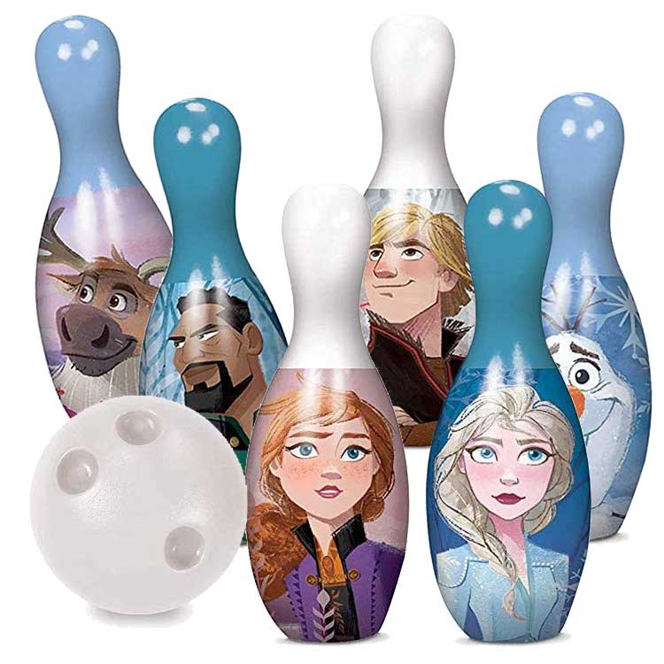 商品説明 商品名 Disney Frozen 2 Bowling Set サイズ 本体(約)：ピン 7W×19H cm /BOX 31L×15W×20H cm 重さ - 対象年齢(メーカー参照) 2歳から 安全基準 米国消費者製品安全委員会(CPSC) 米国安全基準適合(ASTM) 材質 プラスチック 生産国 Made in China 仕様 子どもから大人まで大人気　ボウリング。 可愛いキャラクターがデザインされています。 備考 ・ラッピング可(ラッピングバッグを商品と一緒にご購入下さい。) ・入荷時期によりデザイン・カラー変更の場合がございます。 ・輸入品特有の製造上のキズ、塗装剥がれ等や輸送時の外箱ダメージが見受けられる場合がございます。 ・メーカー出荷時の状態により、箱を修繕しお送りする場合もございます。 ・ご使用時、必ず大人の方がそばで付き添って下さい。 ■画像と商品が一部異なる場合もございますのでご了承ください。 ■在庫数、価格は日々変動いたします。 ※お買いもの前に必ずご確認ください。 ■アメリカ製品について ■お買い物ガイド 【検索キーワード】 ボーリング こども 子ども 子供 大人 キッズ ご褒美 キャラ 輸入雑貨 輸入玩具 誕生日 クリスマス プレゼント おもちゃ ボウリング グッズ プレゼント ラッピング 雑貨 ギフト ラッピング 男の子 女の子 2歳 3歳 4歳 キャラクター グッズ 子供会 行事 幼稚園 保育園 景品 贈呈 お値打ち 商品 値段 価格 アメリカ 輸入 運動 名人 遊び 2才以上 遊び あそび 体育 子供 キッズ SNS インスタ映え SNS映え 雑貨 おもしろグッズ 人気 アナ雪 エルサ アナ アナ雪2 おもちゃ