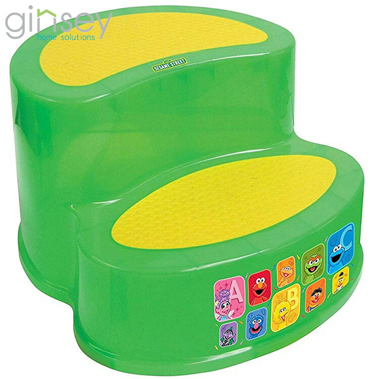 商品説明 メーカー Ginsey 商品名 Sesame street Two Step Transition Step Stool サイズ 本体(約)：L36×W32×H20 cm (一段目までは11cm) 耐荷重 (約)90kg 材質 プラスチック 生産国 Made in China 仕様 一段目には座れる様に背になる部分はカーブしています。 底、上部　共に滑り止めがつきます。 備考 ・ラッピング可(ラッピングバッグを商品と一緒にご購入下さい。) ・入荷時期によりデザイン・カラー変更の場合がございます。 ・輸入品特有の製造上のキズ、塗装剥がれ等や輸送時の外箱ダメージが見受けられる場合がございます。 ・メーカー出荷時の状態により、箱を修繕しお送りする場合もございます。 ・ご使用時、必ず大人の方がそばで付き添って下さい。 ■画像と商品が一部異なる場合もございますのでご了承ください。 ■在庫数、価格は日々変動いたします。 ※お買いもの前に必ずご確認ください。 ■アメリカ製品について ■お買い物ガイド 【検索キーワード】 スツール 脚立 背もたれなし 引越し 可愛い 家具 踏み台 椅子 ステップスツール ステップ 踏み台 ステップ台 2段 子供 トイレ 洗面所 トイトレ トイレトレーニング キッチン お手伝い キッズ ディズニー グッズ ミニーマウス