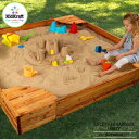 商品説明 メーカー kidkraft 商品名 Backyard Sandbox 型番 00130 サイズ 本体：150.2×149.9×21.3 cm お届け時：107.9×16.5×50.2 cm 重さ 18.7kg 対象年齢 2歳から 材質 木製 仕様 メッシュカバー付き 4角に腰かけ付き 備考 ・ラッピング不可 ・組立必要/説明書図解（英語表記） ・小さなパーツを含む場合がございます、お子様から離れて大人の方が組み立て下さい。 ・組み立て時に加工が必要な場合や、ボルト・ネジなどを別途お手配頂く場合もございます。 ・輸入商品特有の製造上のキズや塗装剥がれ等や輸送時のパッケージのダメージが見受けられる場合がございます。 ・入荷時期によりデザイン・カラー変更の場合がございます。 ・お届けボックスに関しましては、メーカー出荷時の状態より入荷時の箱を加工しお送りする場合もございます。 ・ご使用時、必ず大人の方がそばで付き添って下さい。 ※お買いもの前に必ずご確認ください。 ■アメリカ製品について ■DM便不可 ■FAQはこちら 【検索キーワード】 送料無料 砂遊び キッドクラフト 砂場 庭 サンドボックス 大型 kidkraft Backyard Sandbox 00130