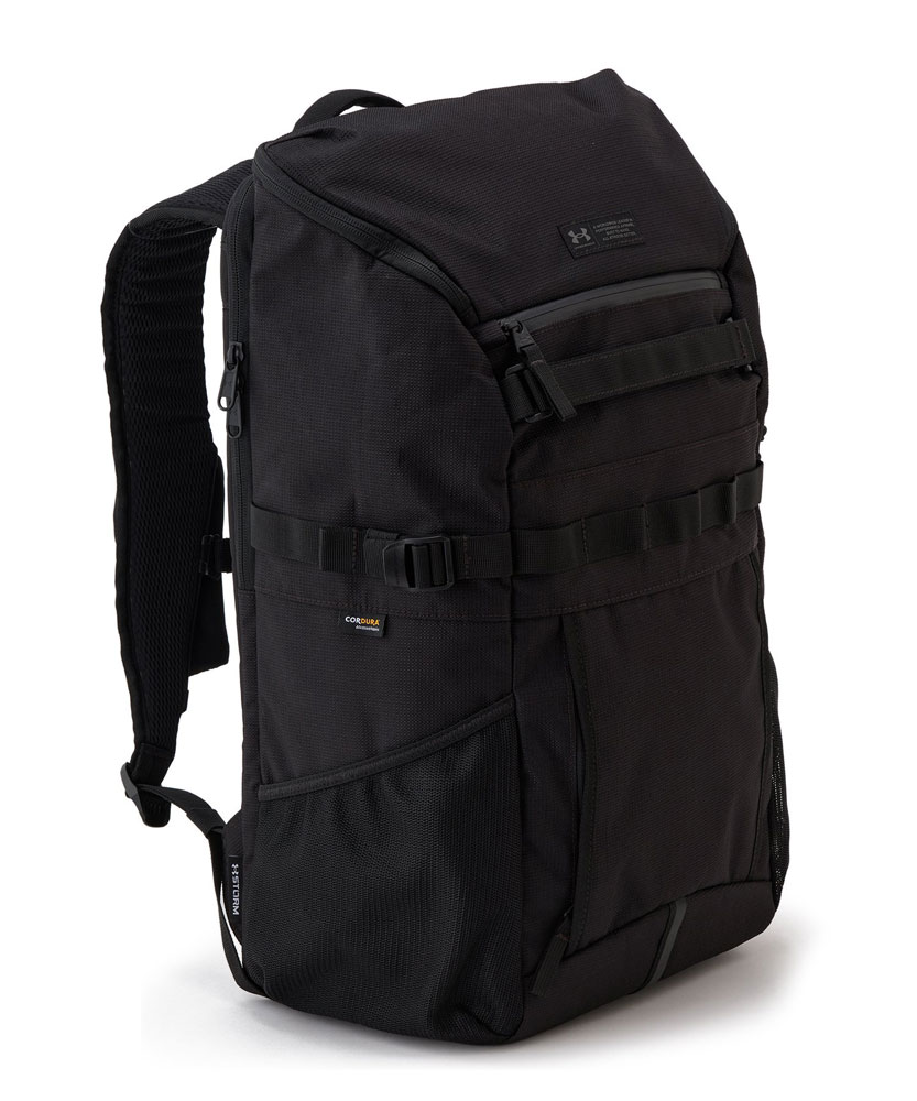 品番 1384755 ブランド UNDER ARMOUR(アンダーアーマー) 詳細 【商品名】UA COOL BACKPACK 3.0 30L / UAクール バックパック3.0 30L【カラー】001Black / /【特徴】背中が汗で濡れるという問題を解決すべく開発したクールバックパック。より軽く、より使いやすく進化し、撥水加工を施すことで雨天時にも対応。ジムの行き帰りから、通勤、通学などあらゆるシーンで大切な荷物をカバーする。軽量性と耐久性に優れた「コーデュラ」素材を採用(「コーデュラ」はインビスタ社の登録商標です)身体に沿った背面のパッドが背中をサポートし、背負い心地と通気性を確保メインコンパートメントとは別にパソコン用の収納部分あり表面のモール部分は小物をひっかけたら、上着掛けとして使用可能左右にペットボトル2本が入るサイズのサイドポケット物の出し入れを容易にする大きなサイドジップ小物用収納スペース(表にはジップ2箇所、内側にはポケット2箇所)を搭載ショルダーストラップにはカードが入れられる収納スペース搭載バックパックの底のリフレクトテープが視認性を確保STORM(ストーム)：撥水加工を施したファブリックが雨や雪をはじき、悪天候下でもドライで快適な状態を保つW31cmxH52cmxD18cm30L UA COOL BACKPACK 3.0 30L ポリエステル100％ ベトナム ※在庫はメーカーと共有しておりますので、店頭在庫が欠品の場合はメーカー取り寄せとなり、入荷まで1週間ほど掛かる場合もございます。※メーカー在庫は非常に流動的でございます。メーカー在庫完売の為、商品をご用意することが出来ない場合がございます。※モニタ閲覧環境によっては、画面の商品と実際の商品の色が異なって見える場合がありますがご了承ください。※当店では複数店舗で在庫を共有している為、稀にご注文が重なり在庫切れとなる場合がございます。その際はメールにてご連絡させていただいております。ご了承くださいませ。メーカー希望小売価格はメーカーサイトに基づいて掲載しています。